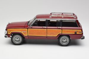 Jeep Grand Wagoneer Classic Red AUTOart 1:18 74002 Diecast — photo 4 of 8