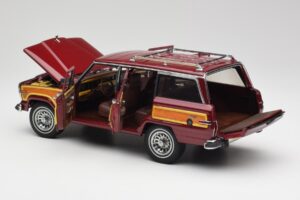 Jeep Grand Wagoneer Classic Red AUTOart 1:18 74002 Diecast — photo 5 of 8