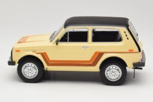 Lada Niva 2121 California Beige MCG 1:18 MCG18004 Diecast — photo 3 of 6