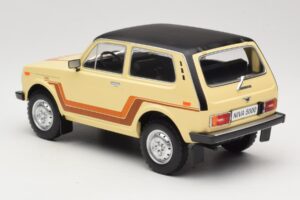 Lada Niva 2121 California Beige MCG 1:18 MCG18004 Diecast — photo 5 of 6