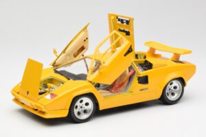 Lamborghini Countach Yellow Bburago 1:18 3037 Diecast — photo 2 of 8