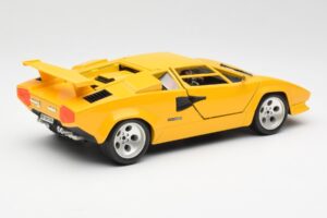 Lamborghini Countach Yellow Bburago 1:18 3037 Diecast — photo 3 of 8