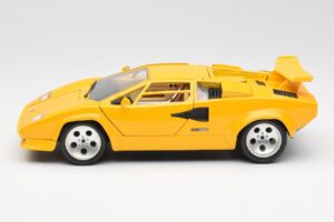 Lamborghini Countach Yellow Bburago 1:18 3037 Diecast — photo 4 of 8