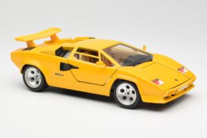 Lamborghini Countach Yellow Bburago 1:18 3037 Diecast — photo 6 of 8