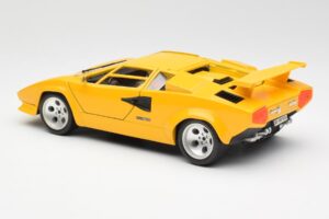 Lamborghini Countach Yellow Bburago 1:18 3037 Diecast — photo 7 of 8