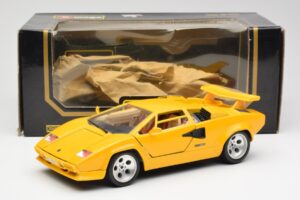 Lamborghini Countach Yellow Bburago 1:18 3037 Diecast — photo 8 of 8
