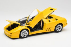 Lamborghini Diablo Roadster Yellow AUTOart 1:18 70092 Diecast — photo 2 of 8