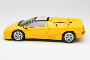 Lamborghini Diablo Roadster Yellow AUTOart 1:18 70092 Diecast — photo 4 of 8