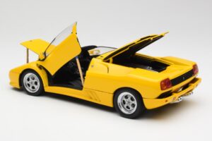 Lamborghini Diablo Roadster Yellow AUTOart 1:18 70092 Diecast — photo 5 of 8