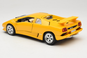 Lamborghini Diablo Yellow Bburago 1:18 3041 Diecast — photo 7 of 8