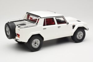 Lamborghini LM002 White Kyosho 1:18 GTS18508W Resin — photo 2 of 6