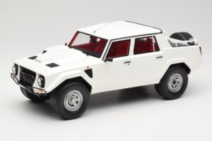 Lamborghini LM002 White Kyosho 1:18 GTS18508W Resin