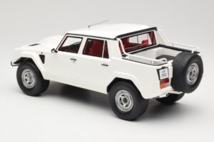 Lamborghini LM002 White Kyosho 1:18 GTS18508W Resin — photo 5 of 6