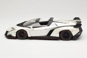 Lamborghini Veneno Roadster White With Red Line Kyosho 1:18 C09502W Diecast — photo 3 of 6