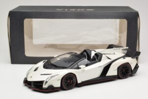 Lamborghini Veneno Roadster White With Red Line Kyosho 1:18 C09502W Diecast — photo 6 of 6