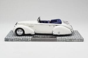 Lancia Astura Tipo 233 Corto White Minichamps 1:18 107125330 Resin — photo 3 of 6