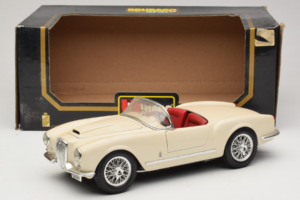 Lancia Aurelia B24 Spider Beige Bburago 1:18 3010-M2 Diecast — photo 8 of 8