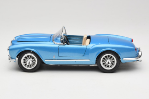 Lancia Aurelia B24 Spider Blue Bburago 1:18 3010-M1 Diecast — photo 4 of 8