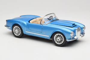 Lancia Aurelia B24 Spider Blue Bburago 1:18 3010-M1 Diecast — photo 6 of 8