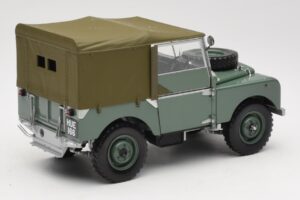 Land Rover 88 Series I Green Minichamps 1:18 150168900 Diecast — photo 3 of 8