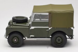 Land Rover 88 Series I Matt Green Minichamps 1:18 150168909 Diecast — photo 4 of 8