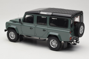 Land Rover Defender Station Wagon Keswick Green GT Spirit 1:18 GT527 Resin — photo 5 of 6
