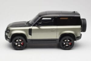 Land Rover Defender 90 HSE P400 L663 Pangea Green Metallic GT Spirit 1:18 GT517 Resin — photo 3 of 6