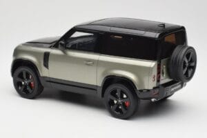 Land Rover Defender 90 HSE P400 L663 Pangea Green Metallic GT Spirit 1:18 GT517 Resin — photo 5 of 6