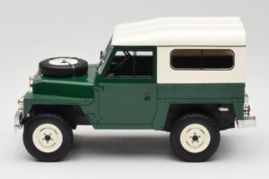 Land Rover Lightweight Series III Hard Top Dark Green BoS Models 1:18 BOS355 Resin — photo 3 of 6
