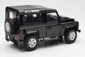 Land Rover Defender 90 Santorini Black Metallic Kyosho 1:18 08901BK Diecast — photo 3 of 8