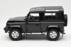 Land Rover Defender 90 Santorini Black Metallic Kyosho 1:18 08901BK Diecast — photo 4 of 8