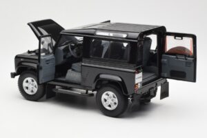 Land Rover Defender 90 Santorini Black Metallic Kyosho 1:18 08901BK Diecast — photo 5 of 8