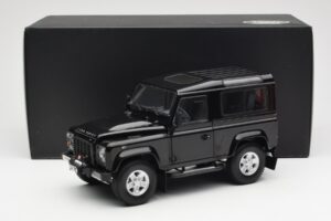 Land Rover Defender 90 Santorini Black Metallic Kyosho 1:18 08901BK Diecast — photo 8 of 8