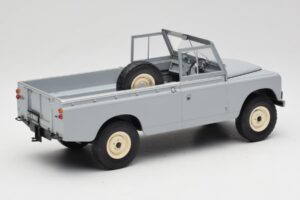 Land Rover Series II 109 Pickup Grey MCG 1:18 MCG18092 Diecast — photo 2 of 6