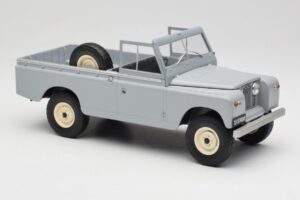 Land Rover Series II 109 Pickup Grey MCG 1:18 MCG18092 Diecast — photo 4 of 6