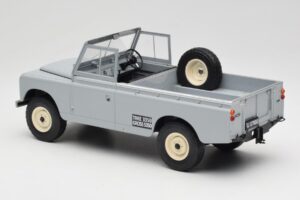 Land Rover Series II 109 Pickup Grey MCG 1:18 MCG18092 Diecast — photo 5 of 6