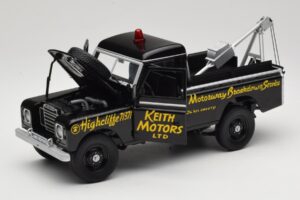 Land Rover Series III Recovery Vehicle Black Universal Hobbies 1:18 4411 Diecast — photo 2 of 8
