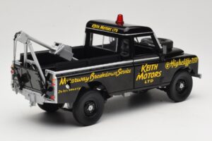 Land Rover Series III Recovery Vehicle Black Universal Hobbies 1:18 4411 Diecast — photo 3 of 8