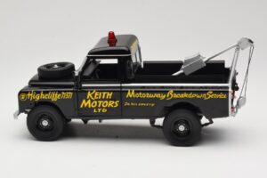 Land Rover Series III Recovery Vehicle Black Universal Hobbies 1:18 4411 Diecast — photo 4 of 8