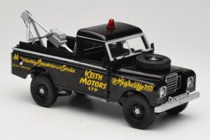 Land Rover Series III Recovery Vehicle Black Universal Hobbies 1:18 4411 Diecast — photo 6 of 8