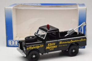 Land Rover Series III Recovery Vehicle Black Universal Hobbies 1:18 4411 Diecast — photo 8 of 8