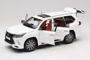 Lexus LX570 J200 White LCD 1:18 LCD18010-WH Diecast — photo 2 of 8