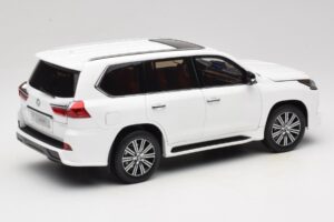 Lexus LX570 J200 White LCD 1:18 LCD18010-WH Diecast — photo 3 of 8