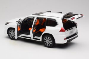 Lexus LX570 J200 White LCD 1:18 LCD18010-WH Diecast — photo 5 of 8