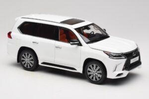 Lexus LX570 J200 White LCD 1:18 LCD18010-WH Diecast — photo 6 of 8