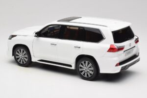 Lexus LX570 J200 White LCD 1:18 LCD18010-WH Diecast — photo 7 of 8
