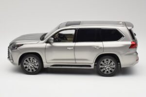 Lexus LX570 Sonic Titanium Kyosho 1:18 08955T Diecast — photo 4 of 8