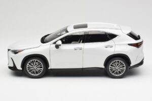 Lexus NX450h+ AZ20 White Kyosho 1:18 08968Q Resin — photo 4 of 8