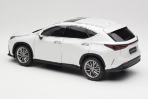 Lexus NX450h+ AZ20 White Kyosho 1:18 08968Q Resin — photo 7 of 8