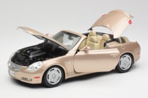 Lexus SC430 Beige Maisto 1:18 31629 Diecast — photo 2 of 8